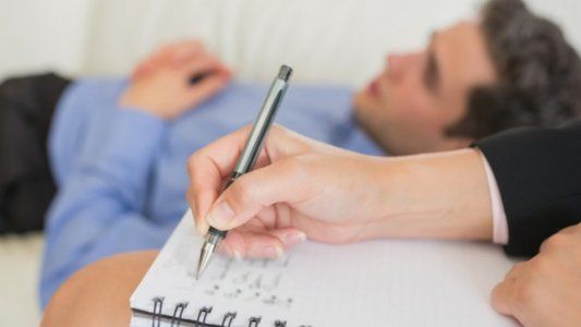 Autorizan a psicólogos a atender presencialmente en la provincia de Buenos Aires y en la Ciudad