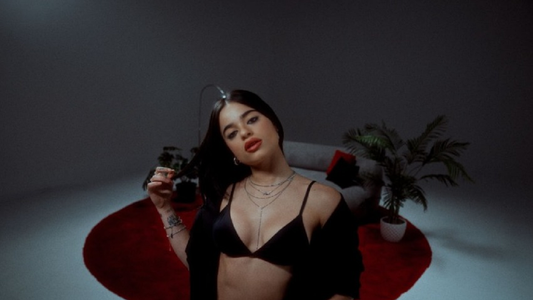 Juli Savioli se presenta en Microteatro