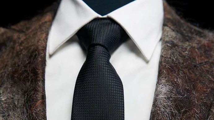 Innovador: crearon un traje con pelo de bigote de hombre