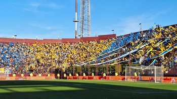 Una multitud de Rosario Central colmó su sector en el estadio de Lanús. Una multitud de Rosario Central colmó su sector en el estadio de Lanús.