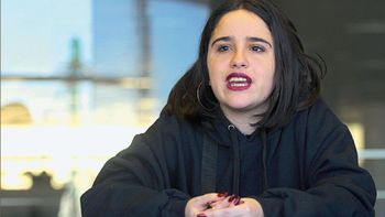 Legislatura porteña: Ofelia Fernández denunció que fue agredida por libertarios y apuntó contra un diputado de Javier Milei. Legislatura porteña: Ofelia Fernández denunció que fue agredida por libertarios y apuntó contra un diputado de Javier Milei.