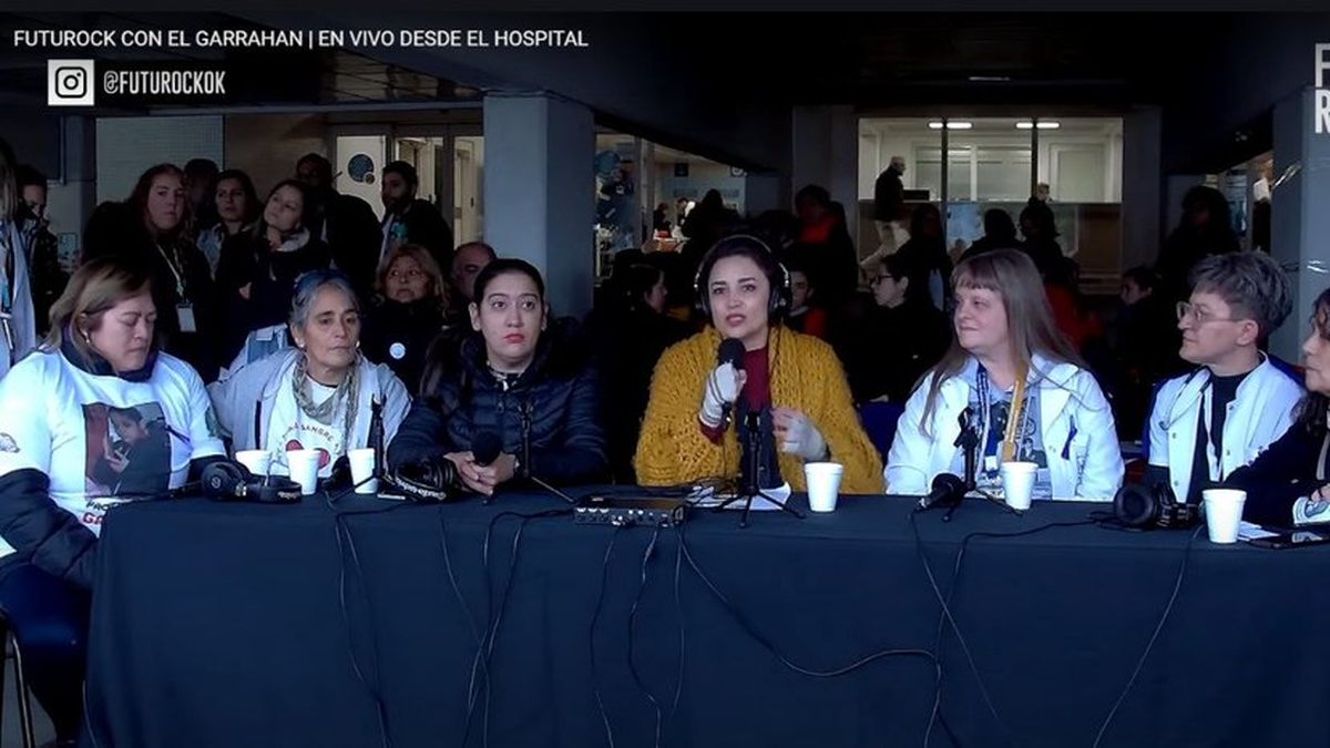 La periodista Julia Mengolini encabezó una radio abierta desde el Hospital Garrahan esta tarde. (Foto: redes).