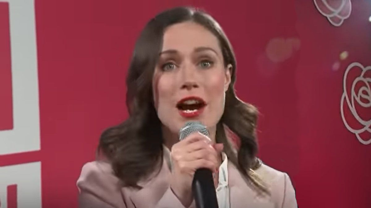 Sanna Marin dio un breve discurso para reconocer su derrota en Finlandia. (Foto: Gentileza The Guardian)