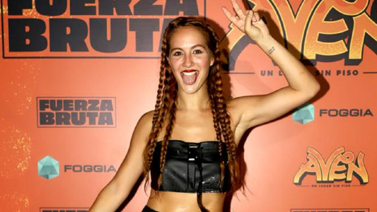 El video de la destacada participación de Flor Vigna en el show de Fuerza Bruta más feliz del mundo