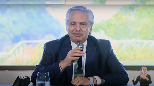 Acompañado por Fabiola y sin mencionar la foto de Olivos, Alberto Fernández anunció el plan PreViaje