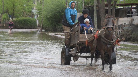 Sigue el drama de miles de inundados y evacuados en Buenos Aires, pero anuncian el fin de la lluvia