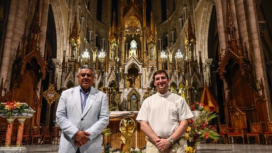 Claudio Chiqui Tapia le llevó la Copa del Mundo a la Virgen de Luján