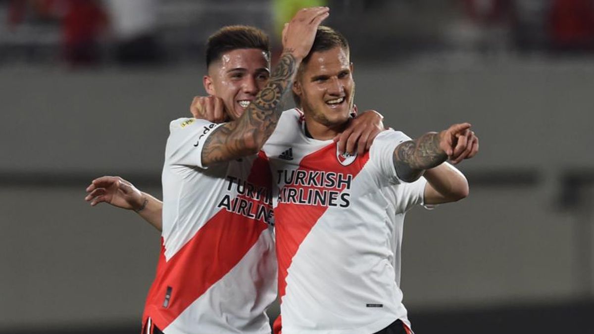 Zuculini y un pelotazo tremendo para el gol de River.