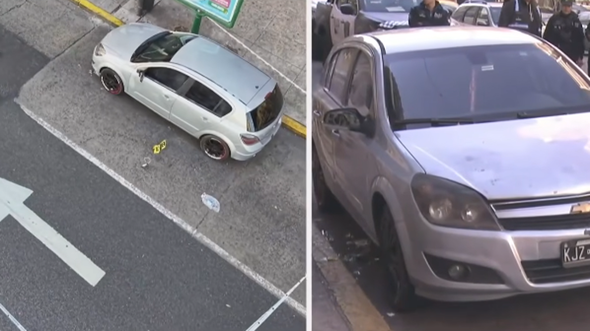 El vehículo presentaba rastros de sangre en las puertas laterales. (Foto; captura de pantalla)