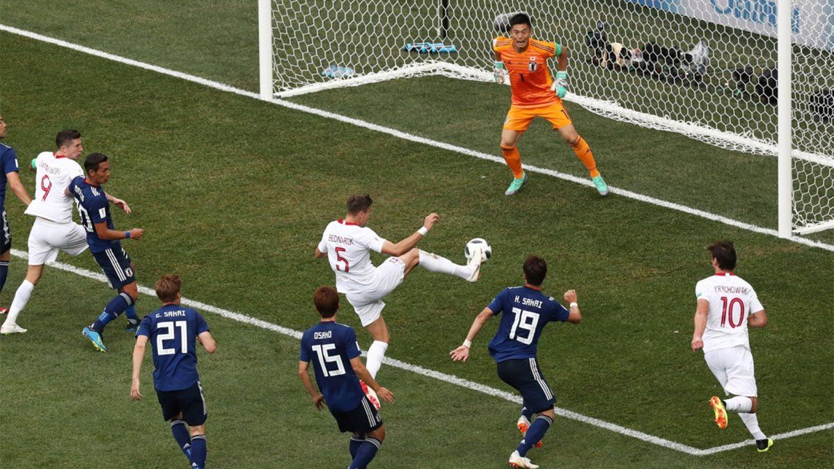Japón perdió 1-0 con Polonia, pero la victoria de Colombia sobre Senegal lo clasificó a octavos