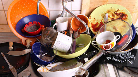 Qué significa dejar los platos sucios por varios días seguidos, según la psicología