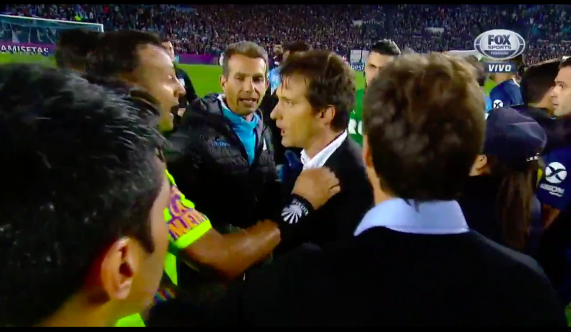 Guillermo muy enojado con el árbitro: A mí me echan