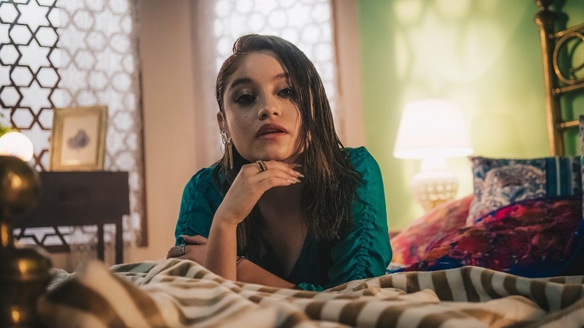 -Karol Sevilla-