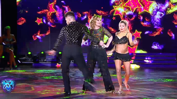 Laurita Fernández bailó la Salsa de tres con su mamá