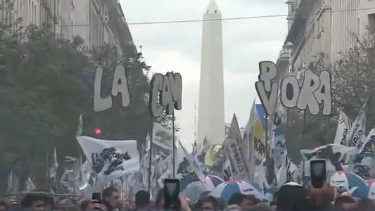 Día de la Democracia: así llegaba La Cámpora a Plaza de Mayo