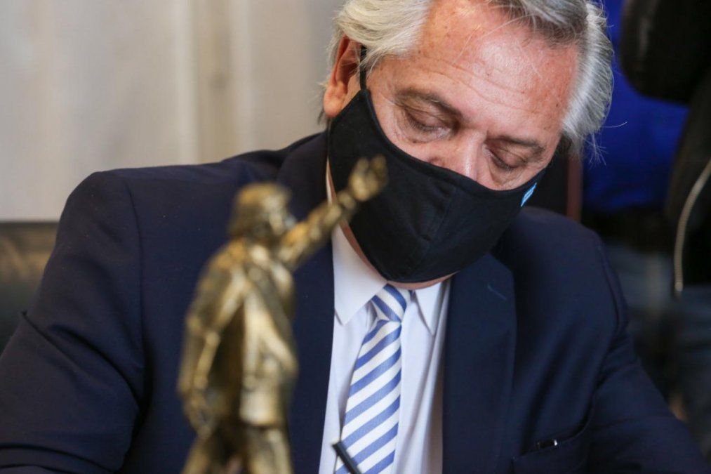 El Gobierno gira hacia el centro: desalojos, ajuste y la utopía de un presupuesto ordenado