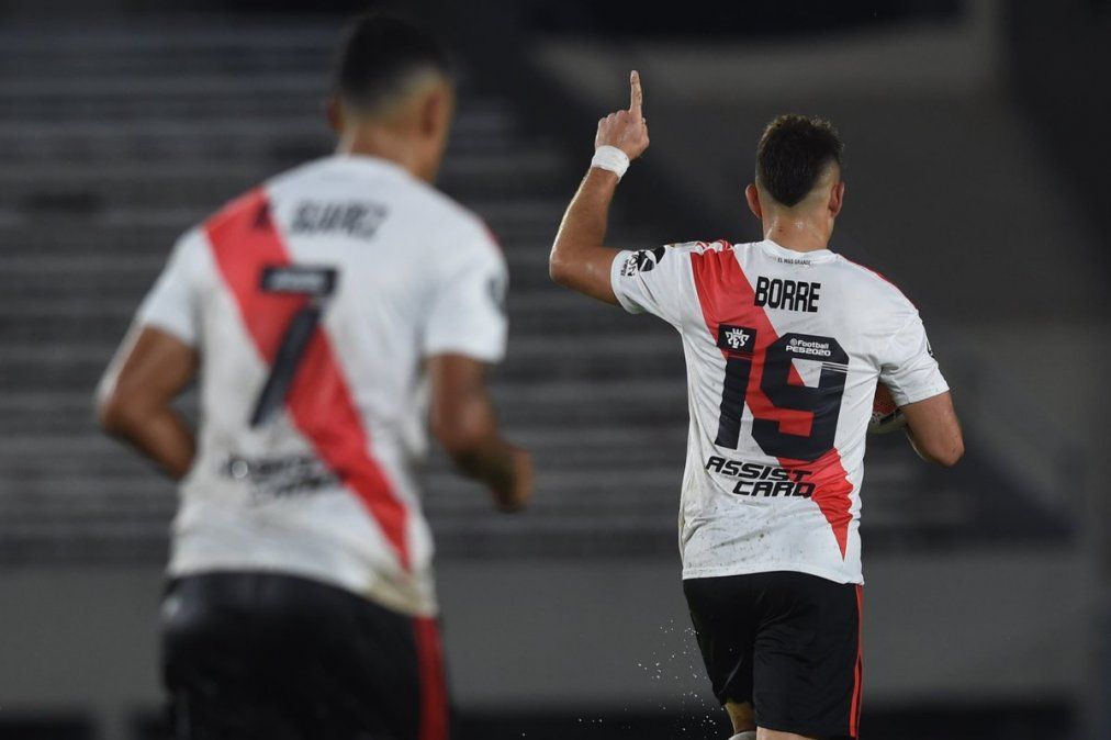 En un Monumental sin hinchas, River goleó 8-0 a Binacional y hasta se dio el lujo de errar dos penales
