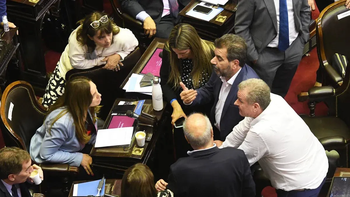 Juntos por el Cambio pidió que Agustín Rossi y Sergio Massa expliquen el canje de bonos ante el Congreso