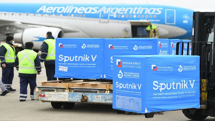 Por la guerra en Ucrania, crece la preocupación por las 9 millones de Sputnik V que aún no llegaron al país