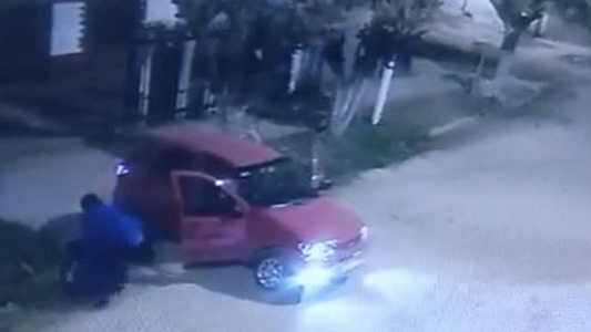 En un episodio violento le robaron el auto, la pierna ortopédica y la silla de ruedas a una mujer