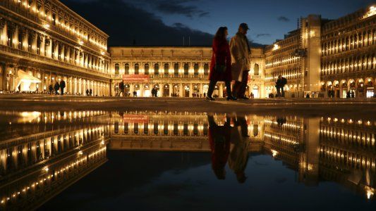 Italia, prolonga el confinamiento hasta el 12 de abril, pese a la disminución del número de contagios.