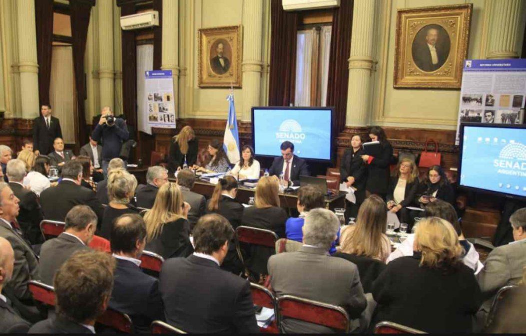 El peronismo, el Presupuesto y el viejo truco de firmar de noche