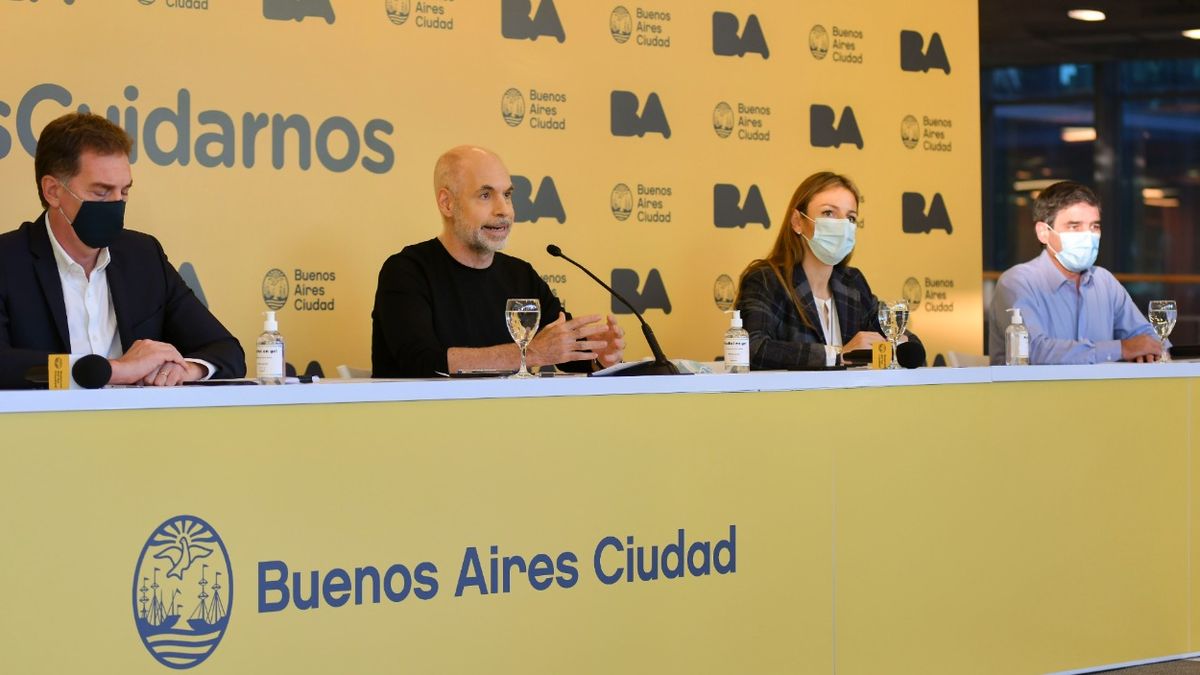 La mesa chica del Gobierno porteño se reúne para definir el futuro de las clases.