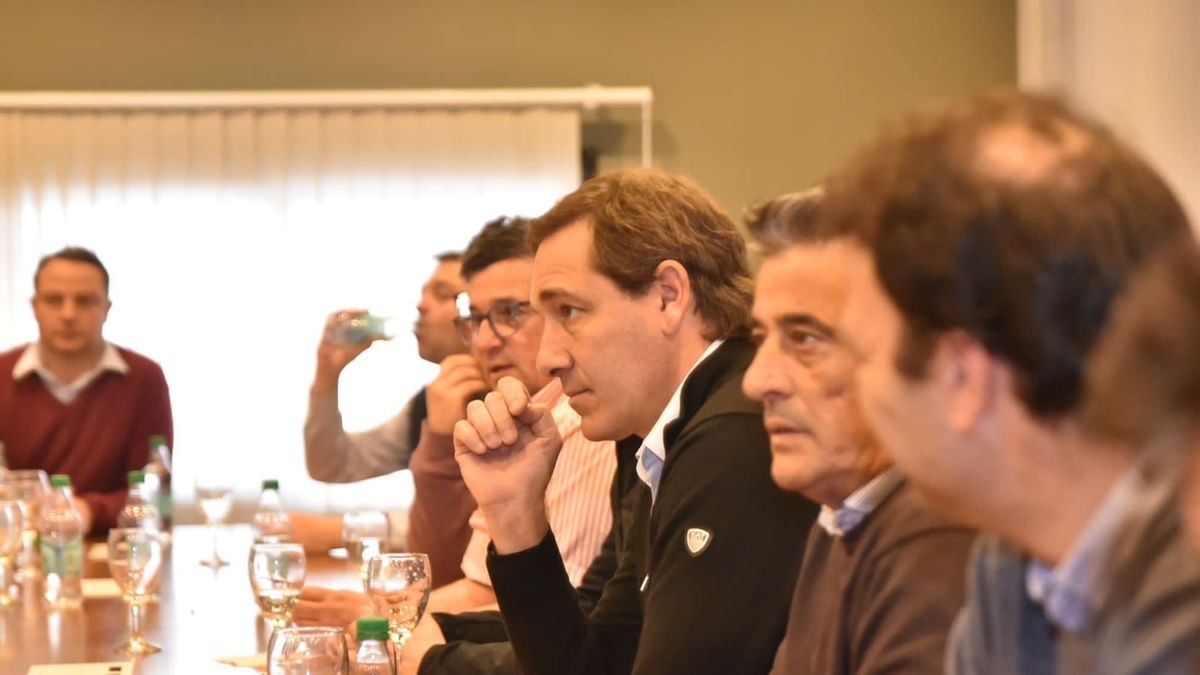 Julio Garro en reunión con intendentes (Foto: prensa JxC PBA)