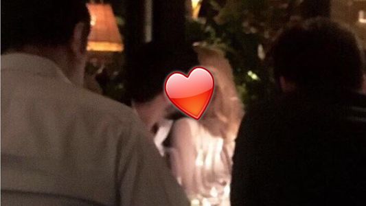 ¡El primer beso en público de Nicole Neumann y Facundo Moyano!