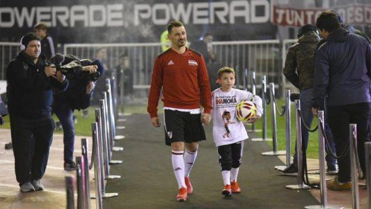 El momento más especial: así fue el recibimiento en el Monumental a Mora en su partido despedida