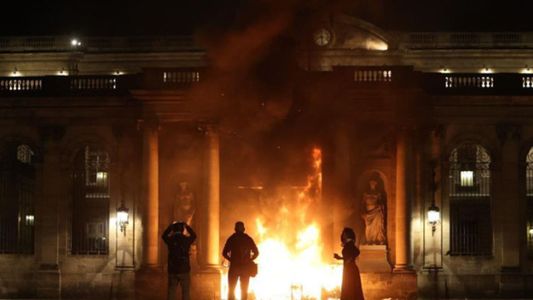 Video | Así incendiaron la intendencia de Burdeos en las violentas protestas en Francia