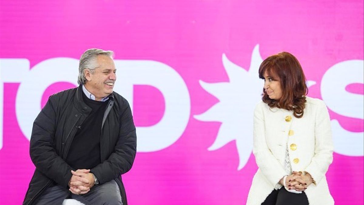 En medio de la interna política