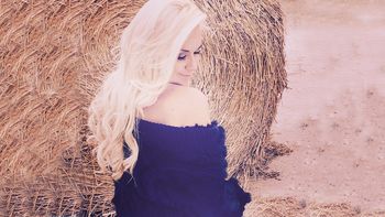 Verónica Ojeda dejó atrás el rubio platinado y cambió su look