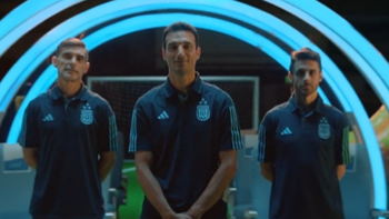 Scaloni, Aimar, Samuel y Ayala protagonizaron un divertido video de Aerolíneas Argentinas