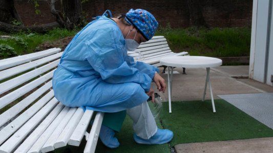 Personal de salud al límite: ¿Cómo cuidan a los que nos cuidan?