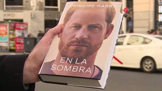 En la sombra: el incendiario libro sobre el príncipe Harry que sacude a la corona británica