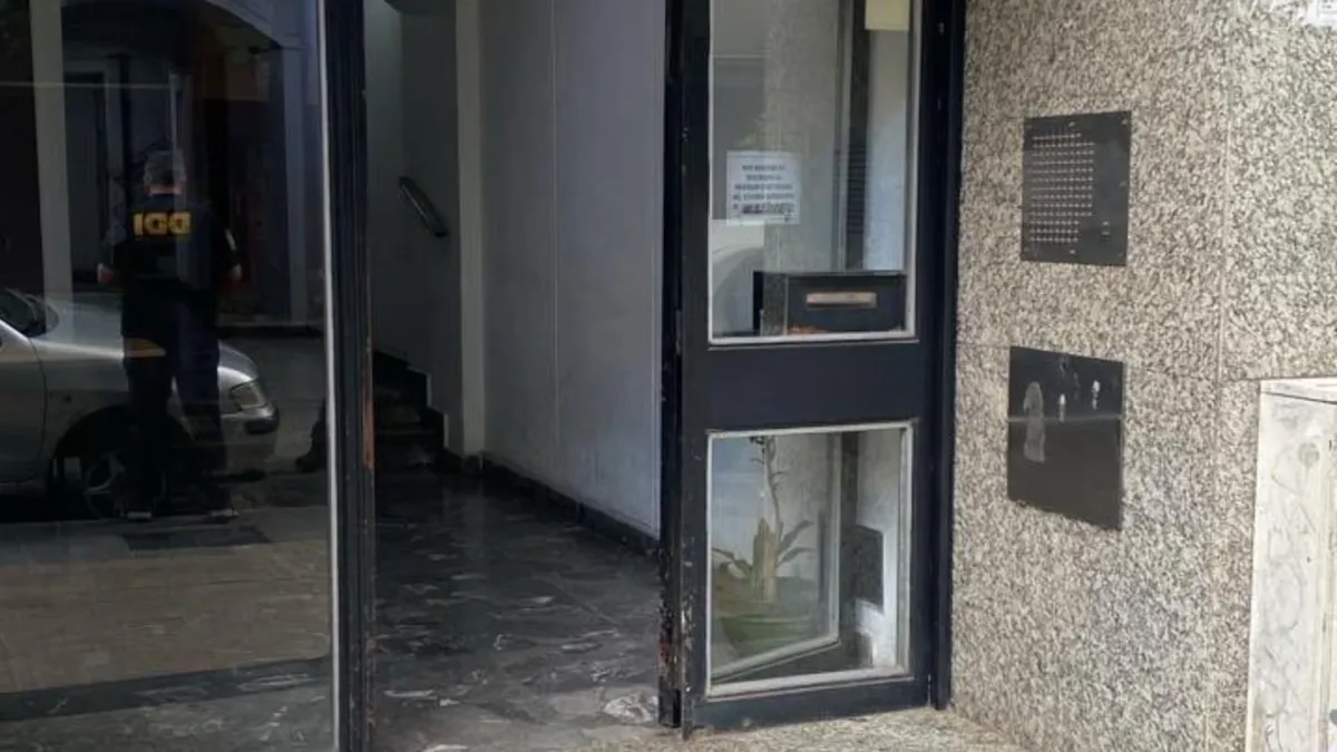 El cuerpo fue encontrado en avanzado estado de descomposici&oacute;n tras un operativo de la DDI de La Plata. (Foto: X/@hechosanderecho).