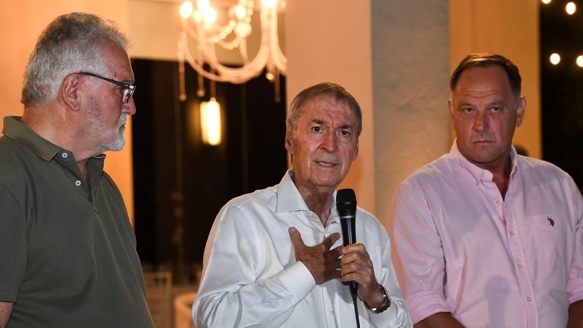 Schiaretti (centro) busca alzar la voz y sumar protagonismo. (Foto: archivo)