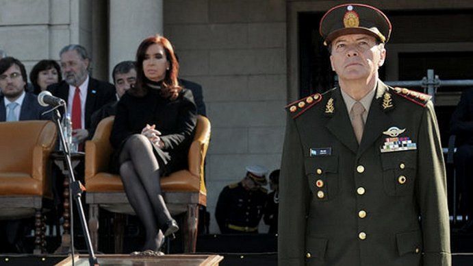 Violento asalto en la casa del ex jefe del Ejército César Milani