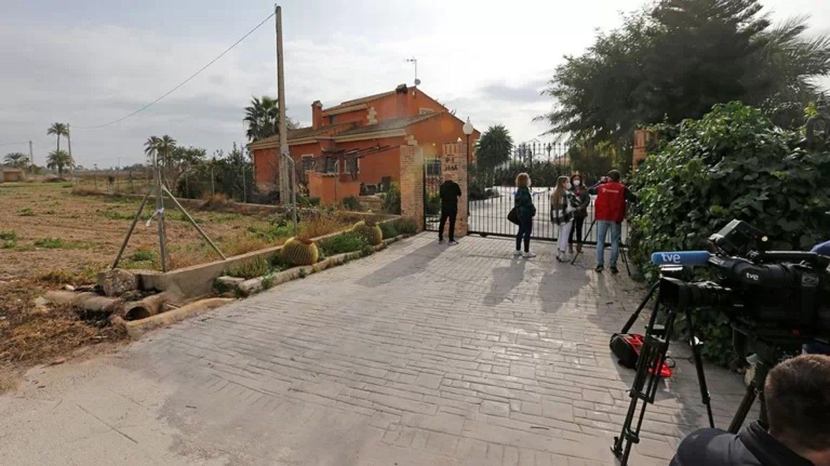 La casa donde ocurrió la tragedia y fueron descubiertos los cuerpos sin vida. 
