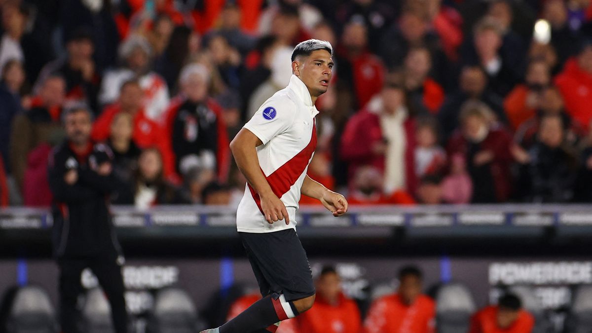 Salas err&oacute; un penal en la primera parte, pero en el complemento se resarci&oacute; al poner el 1 a 0. (Foto: Reuters).