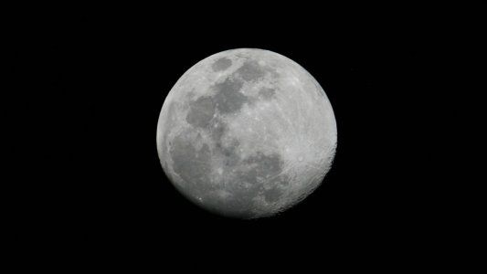 Descubren una Lunita del tamaño de un auto orbitando la Tierra