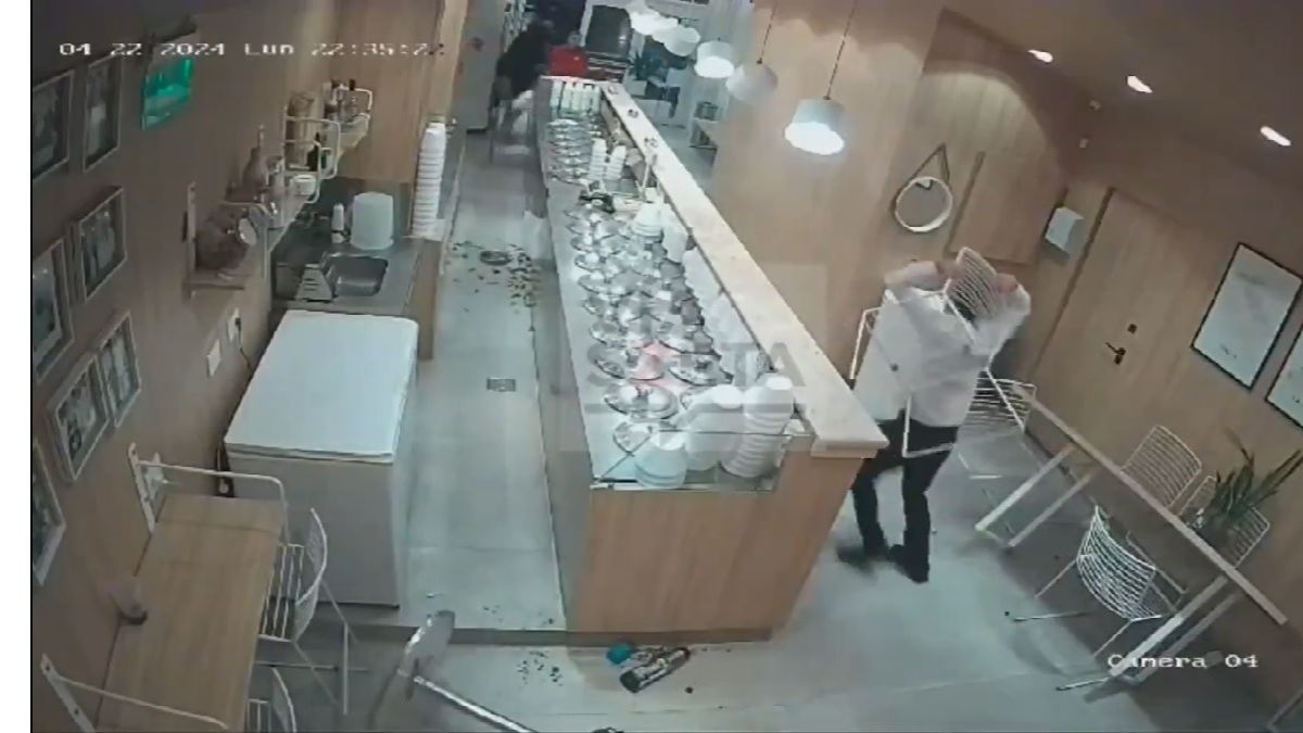 Relato salvaje en Mar del Plata. Sucedió en el comercio de las calles Colón y Santa Fe (Foto: captura de video).