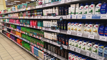 Ordenan retirar de todos los supermercados del país este popular shampoo por contaminación de una bacteria