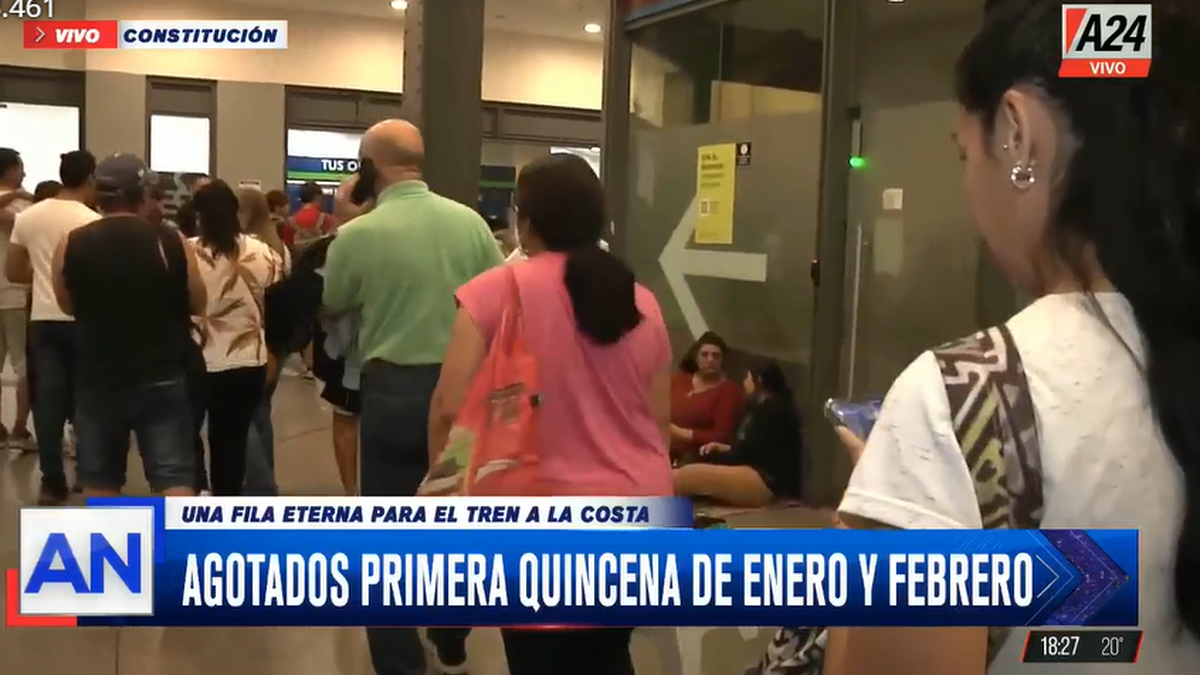 Largas colas para conseguir pasaje en tren para la Costa. (Foto: captura A24)