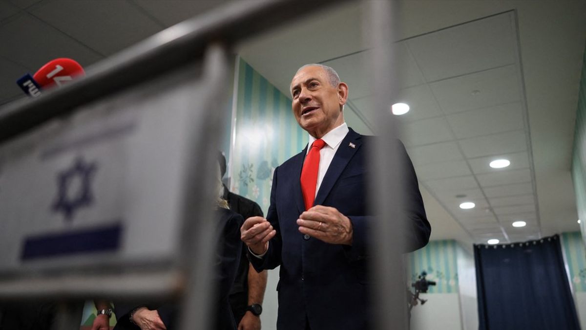 Tras emitir su voto, Netanyahu acusó a dirigentes árabes israelíes de intentar “robar las elecciones”. (Foto: Reuters).