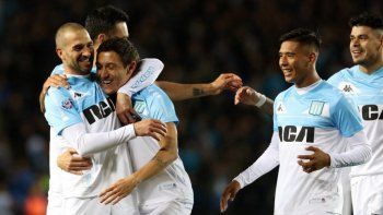 Superliga: Racing golpeó a Vélez al principio y al final y le ganó 2 a 0 con fundamentos