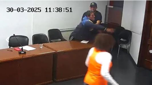 Escándalo en los tribunales: atacó y lastimó a un juez en plena audiencia y quedó grabado