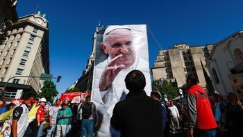 Último adiós del papa Francisco en la Catedral de Buenos Aires: su imagen recorrió la Plaza de Mayo