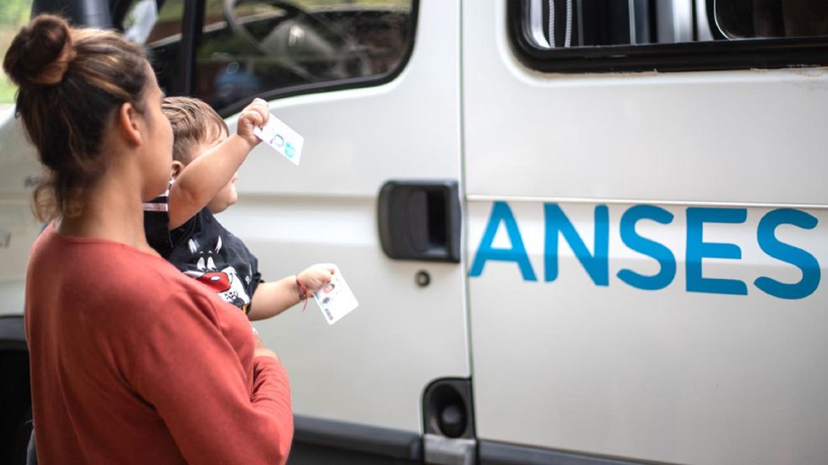 El bono de $70.000 busca complementar los ingresos de los jubilados con haberes mínimos. Foto: Anses.